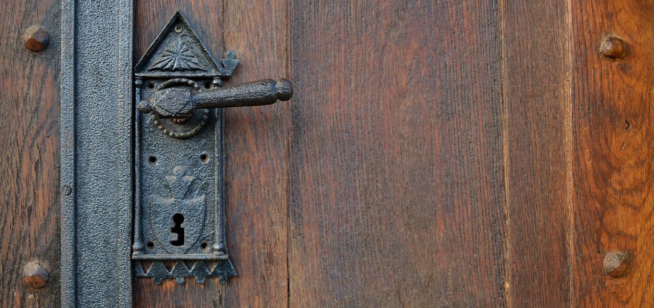 old-church-door-architecture-161218