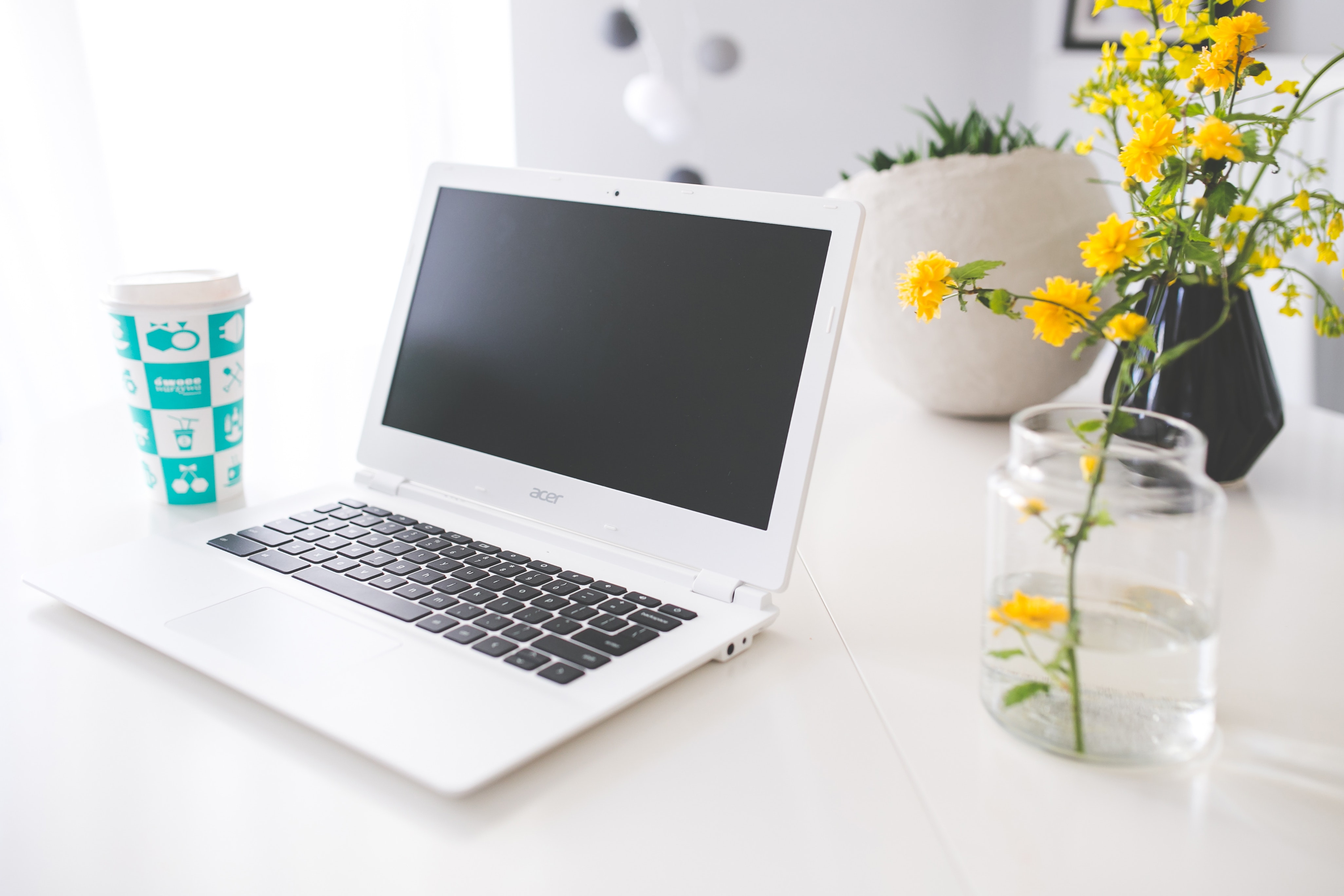 pexels free acer-chromebook-coffee-6598